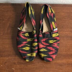 Toms NWOT Ikat Print slip-ons indigenous western southwestern sz 6